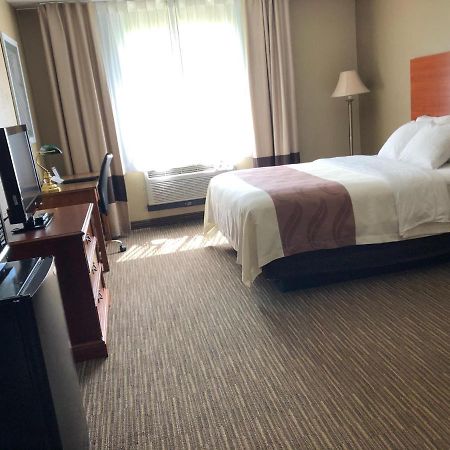 Quality Inn & Suites New Castle Bagian luar foto