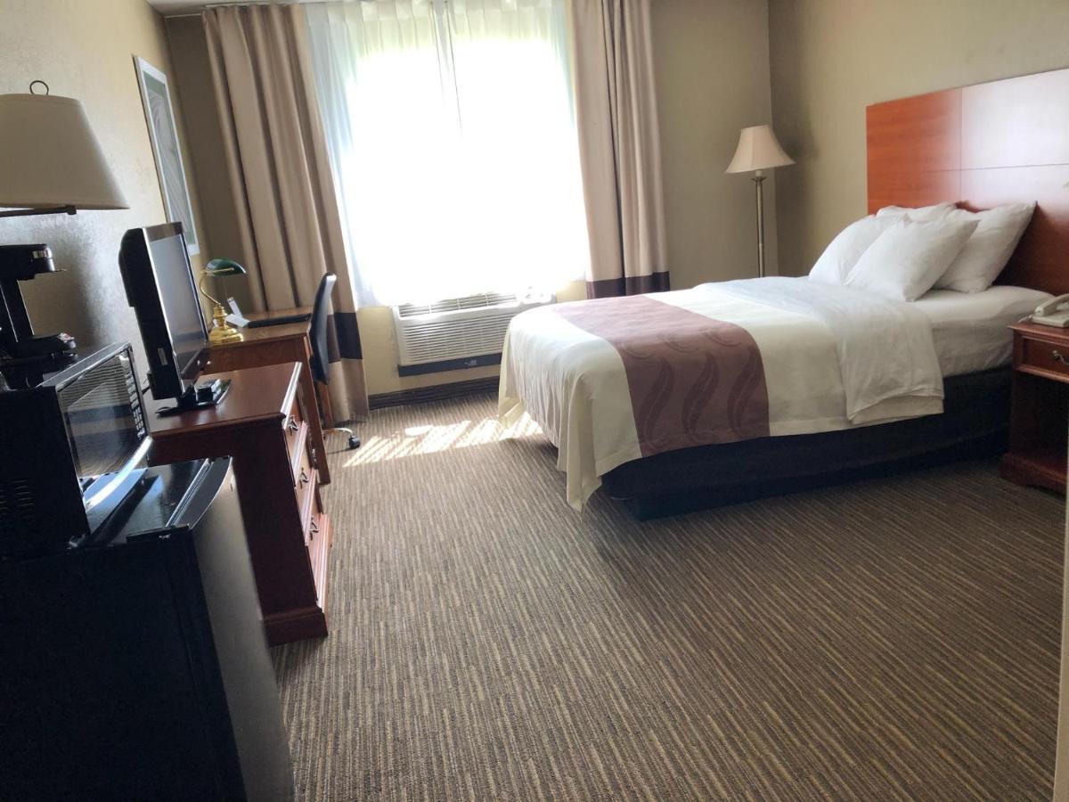 Quality Inn & Suites New Castle Bagian luar foto