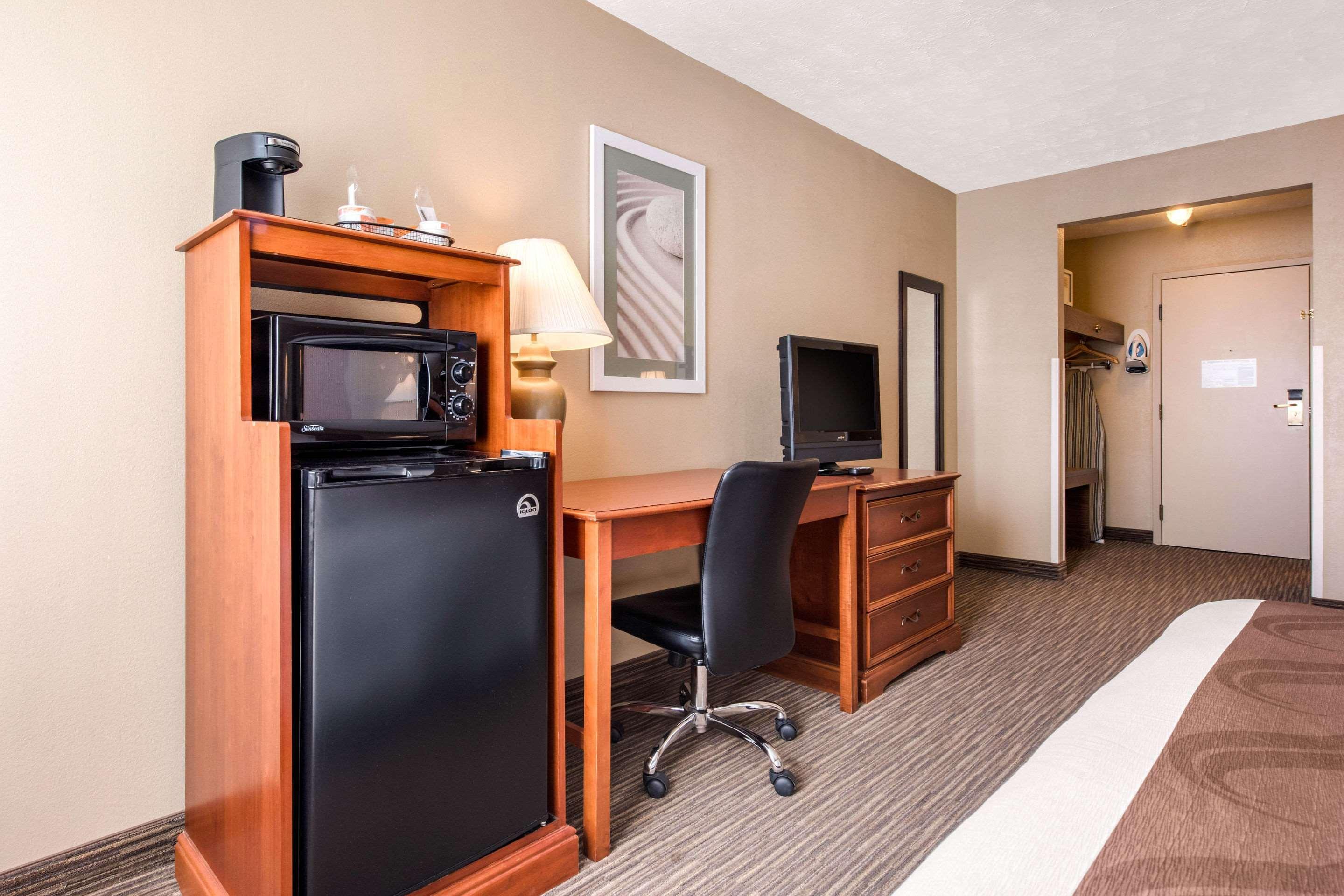 Quality Inn & Suites New Castle Bagian luar foto