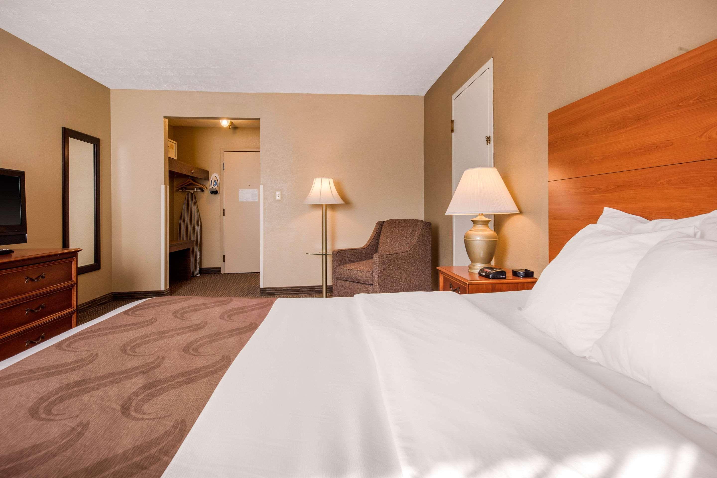 Quality Inn & Suites New Castle Bagian luar foto