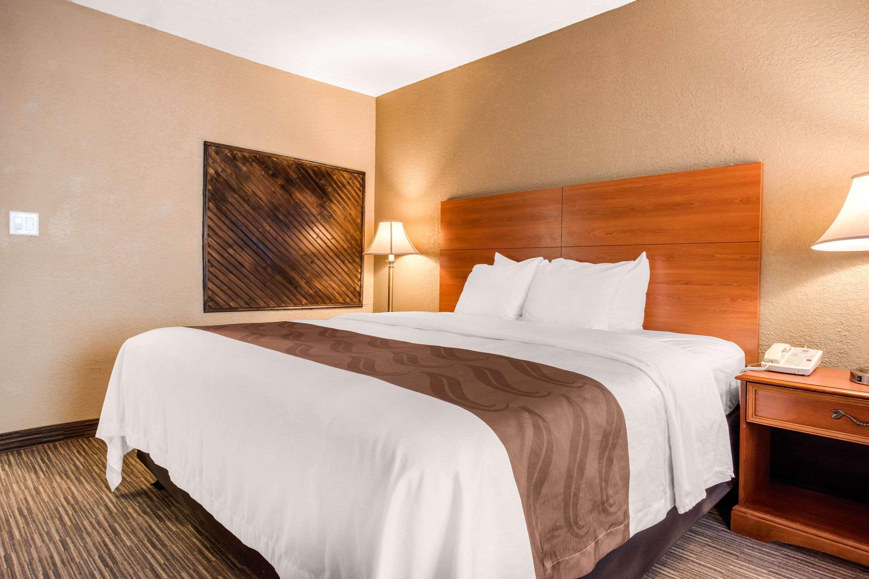 Quality Inn & Suites New Castle Bagian luar foto