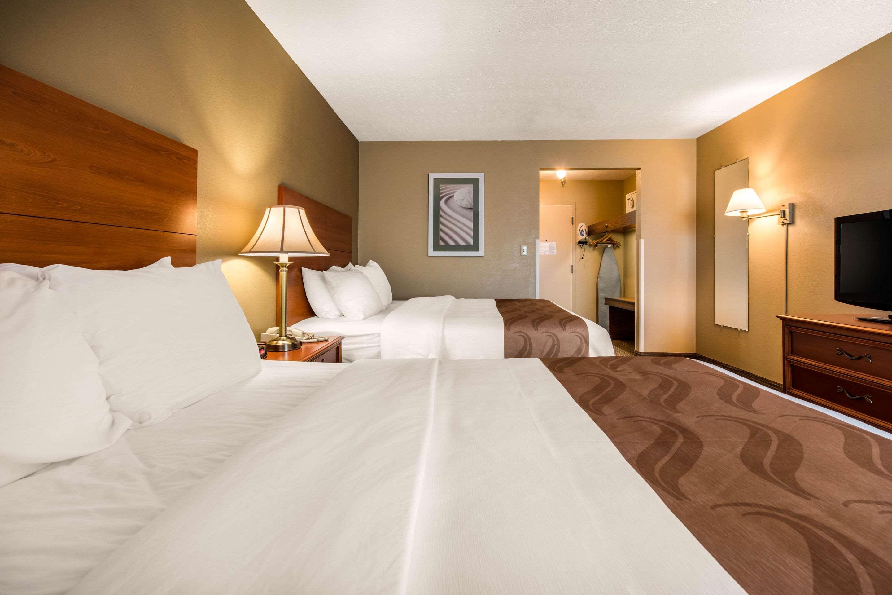 Quality Inn & Suites New Castle Bagian luar foto