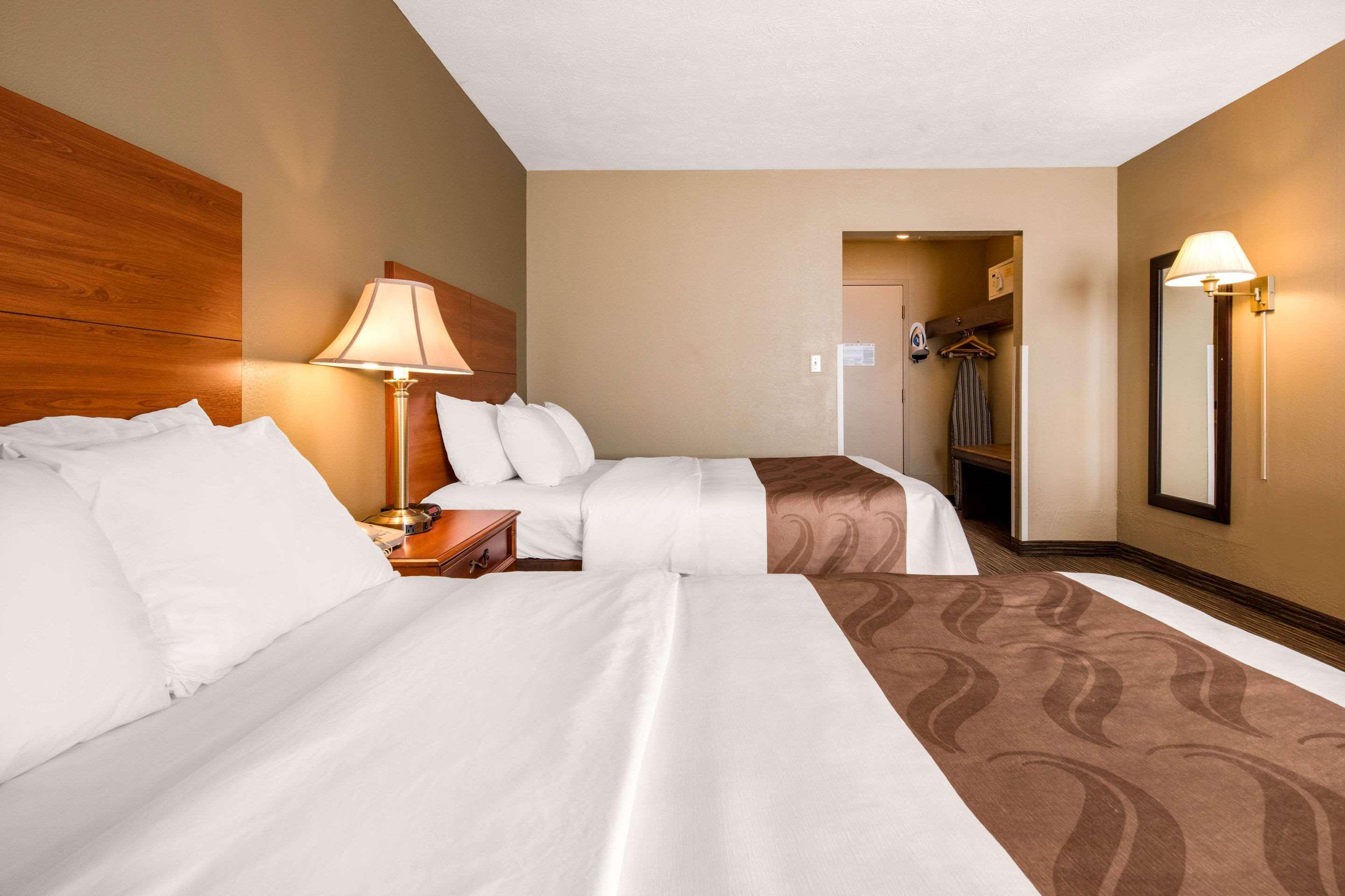 Quality Inn & Suites New Castle Bagian luar foto
