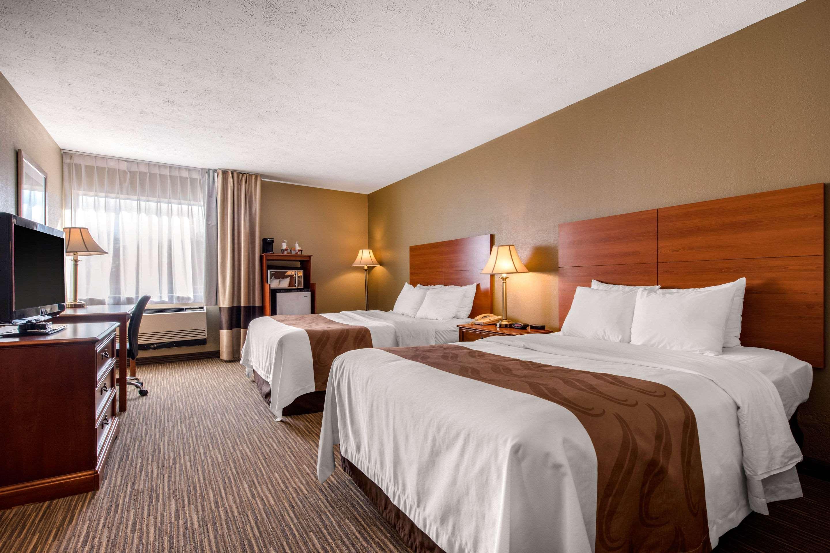 Quality Inn & Suites New Castle Bagian luar foto