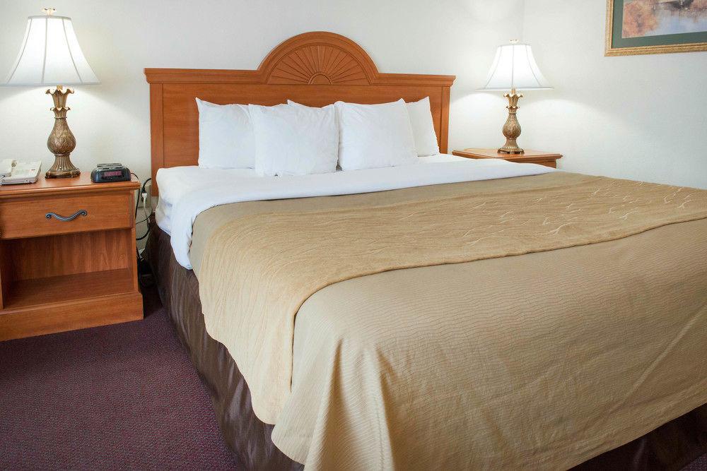 Quality Inn & Suites New Castle Bagian luar foto
