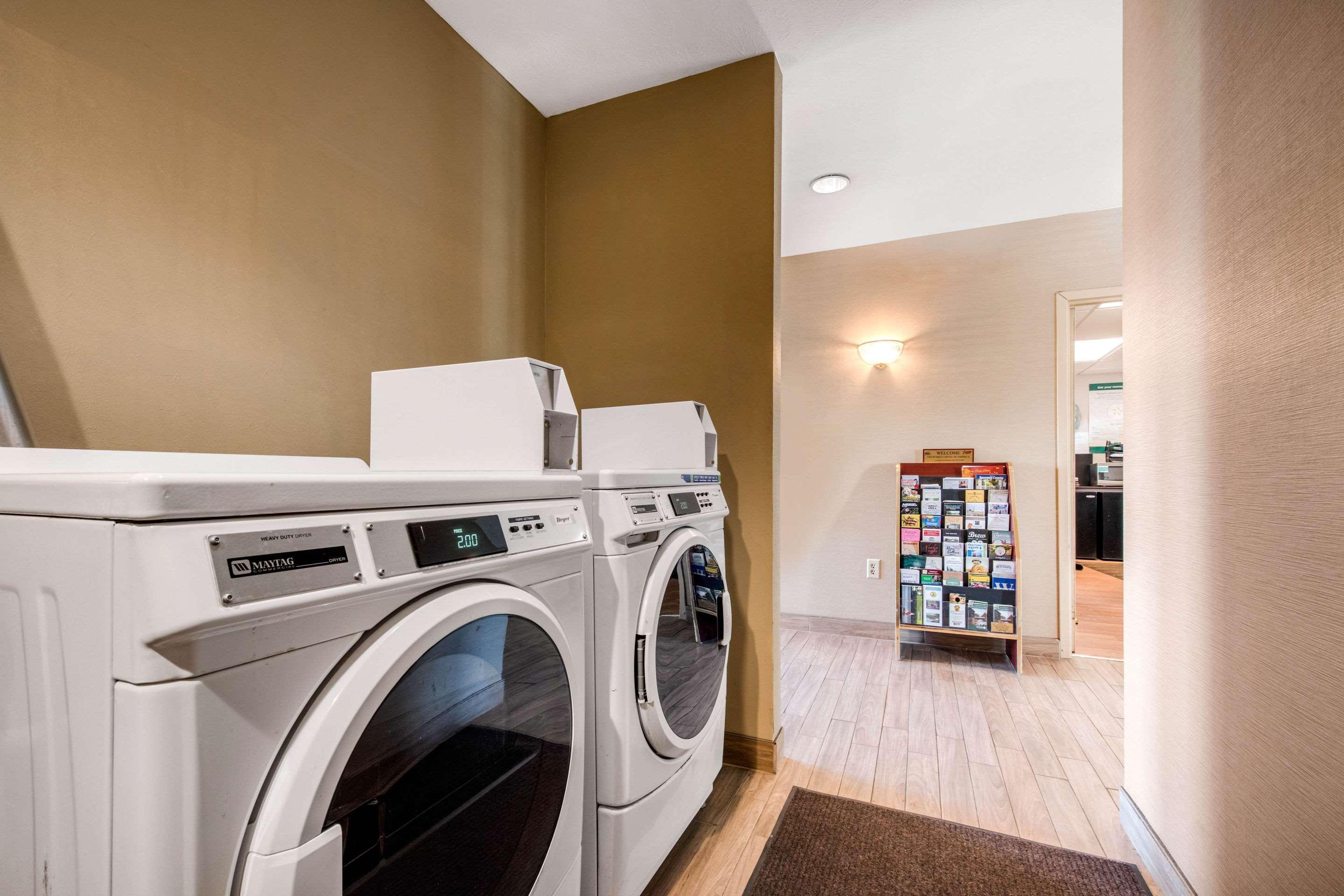 Quality Inn & Suites New Castle Bagian luar foto