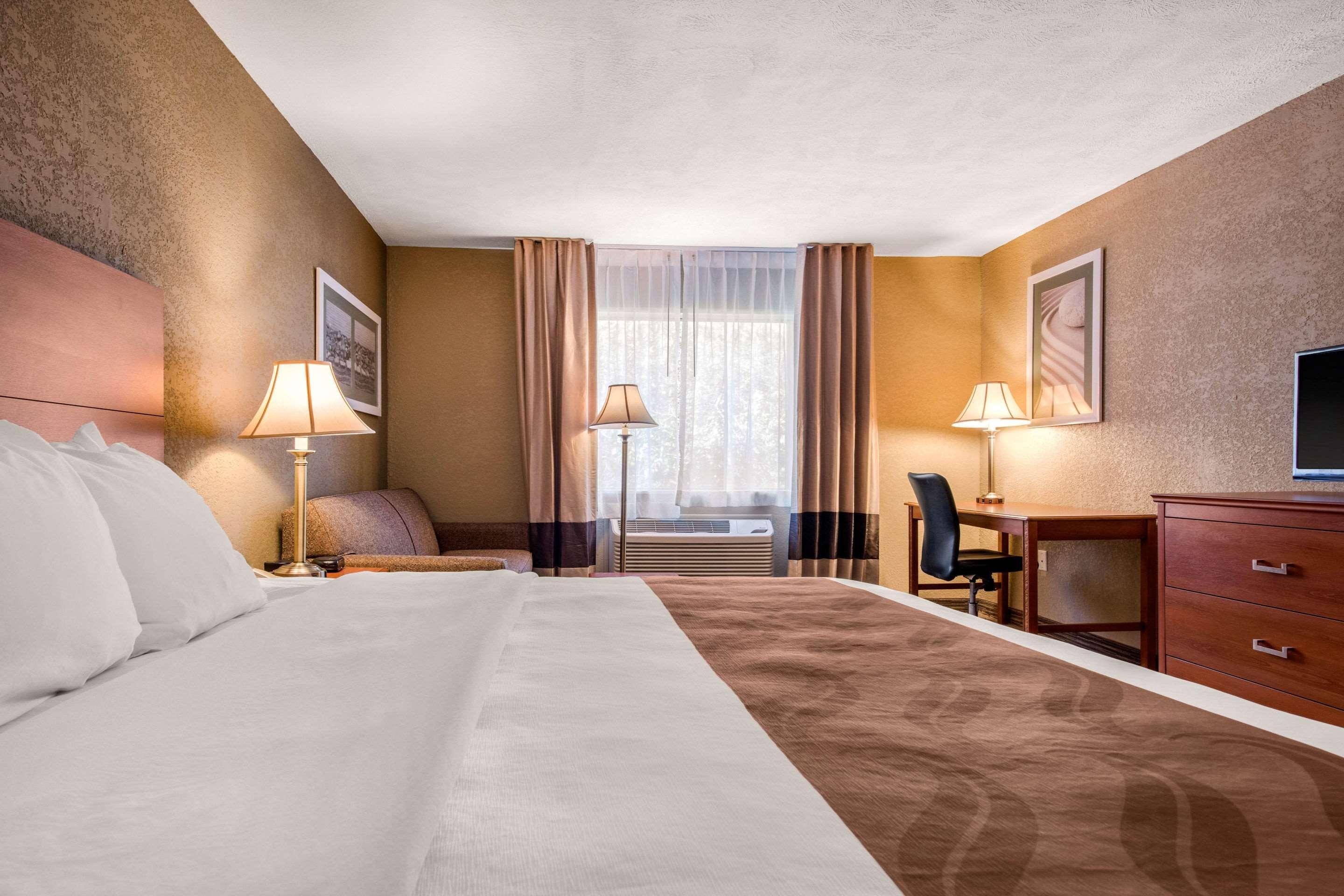 Quality Inn & Suites New Castle Bagian luar foto