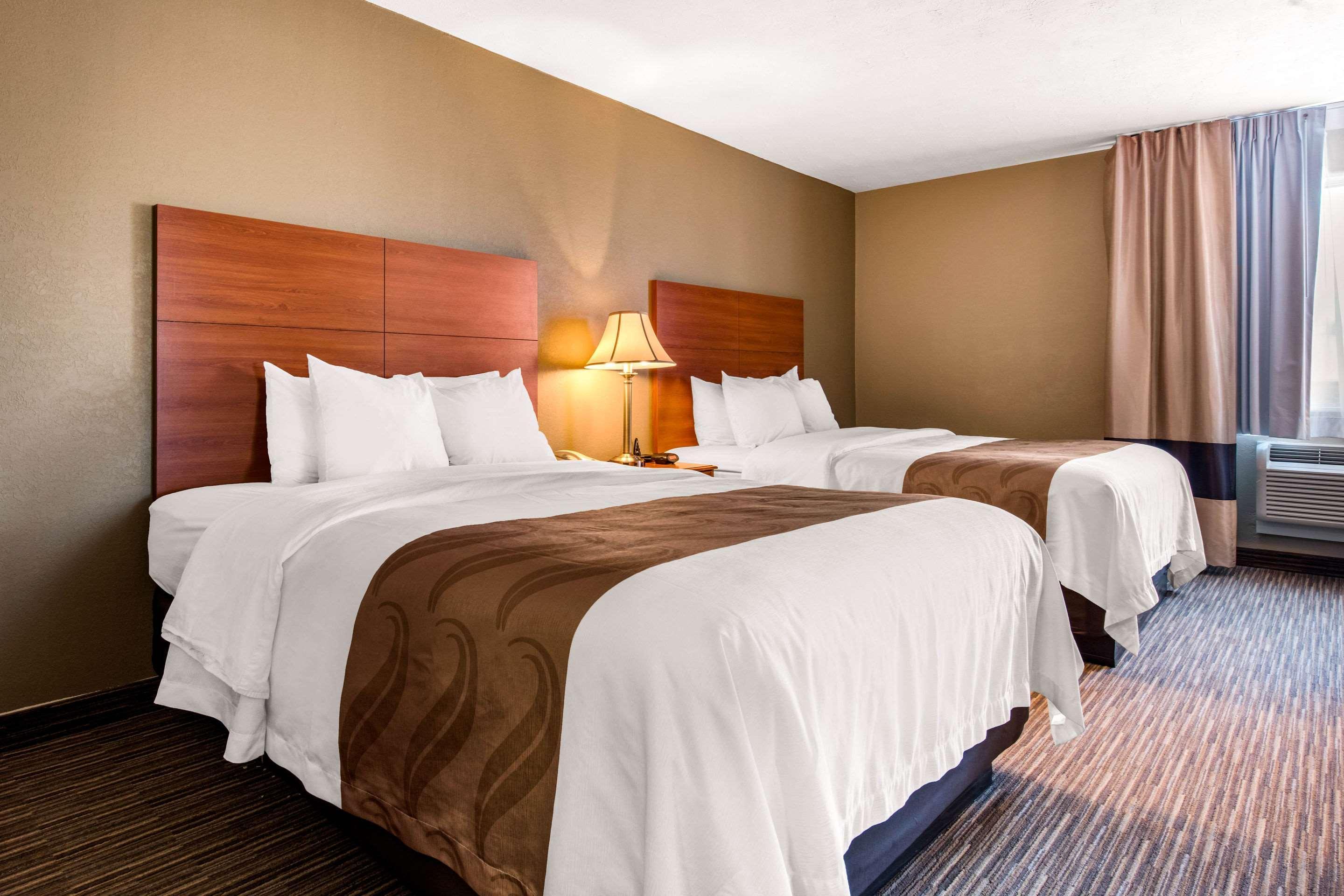 Quality Inn & Suites New Castle Bagian luar foto