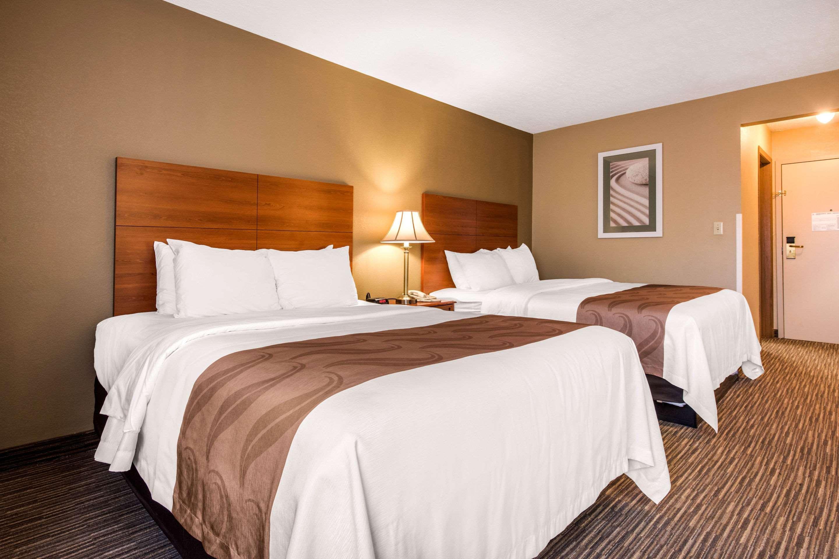 Quality Inn & Suites New Castle Bagian luar foto