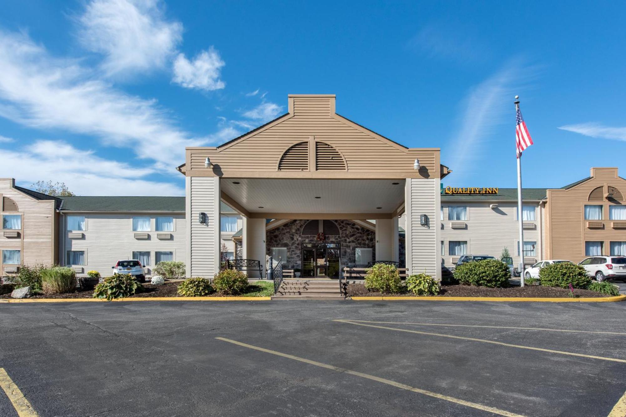 Quality Inn & Suites New Castle Bagian luar foto