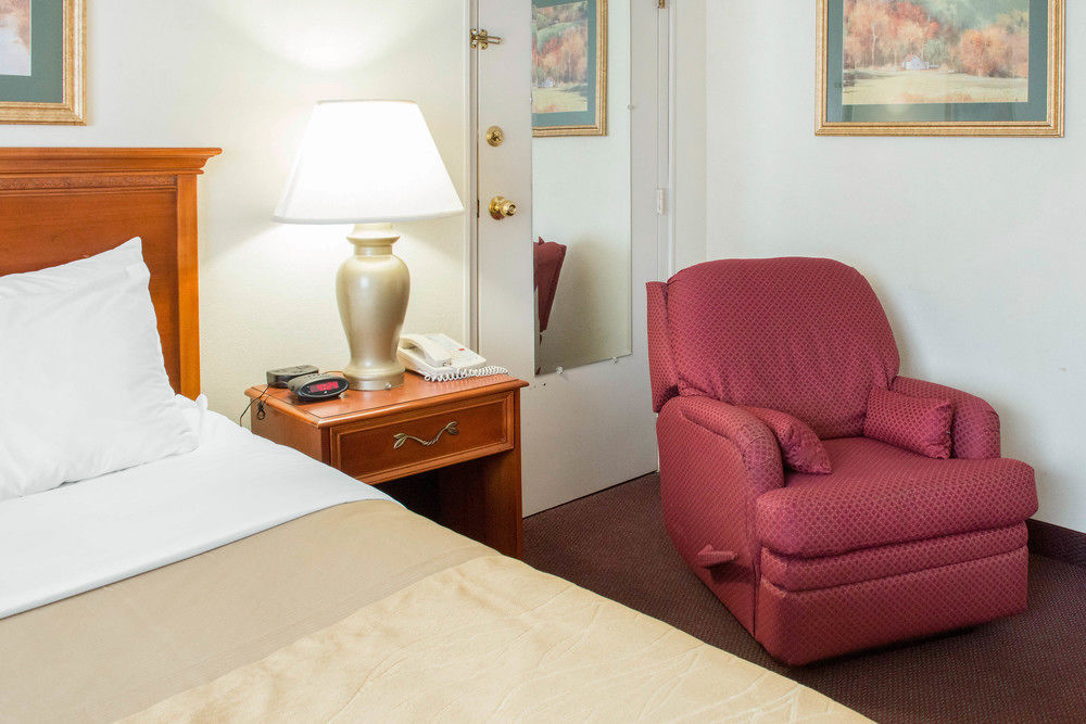 Quality Inn & Suites New Castle Bagian luar foto