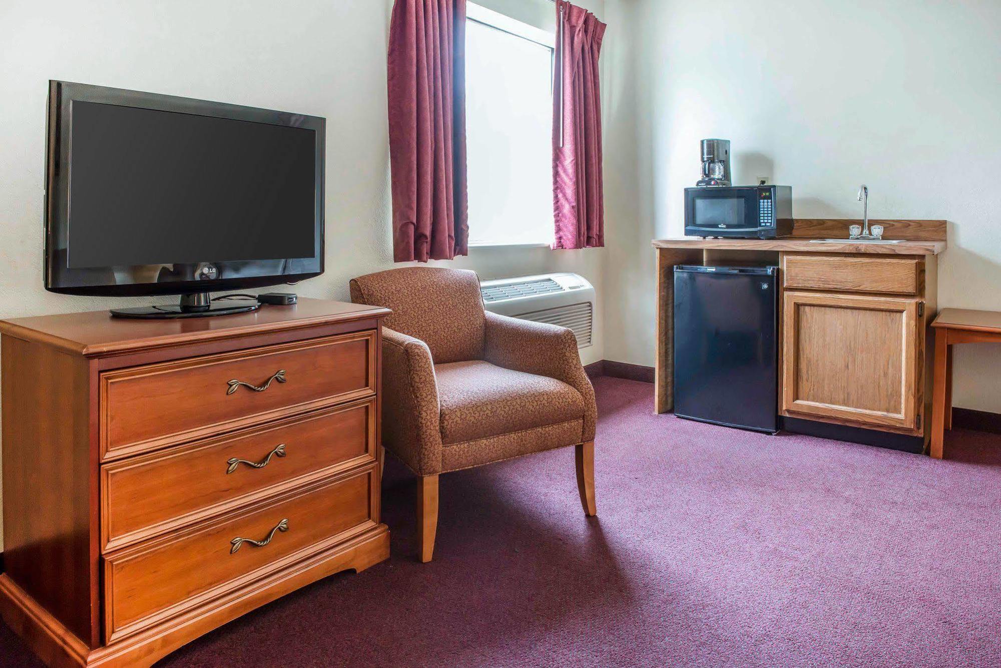 Quality Inn & Suites New Castle Bagian luar foto