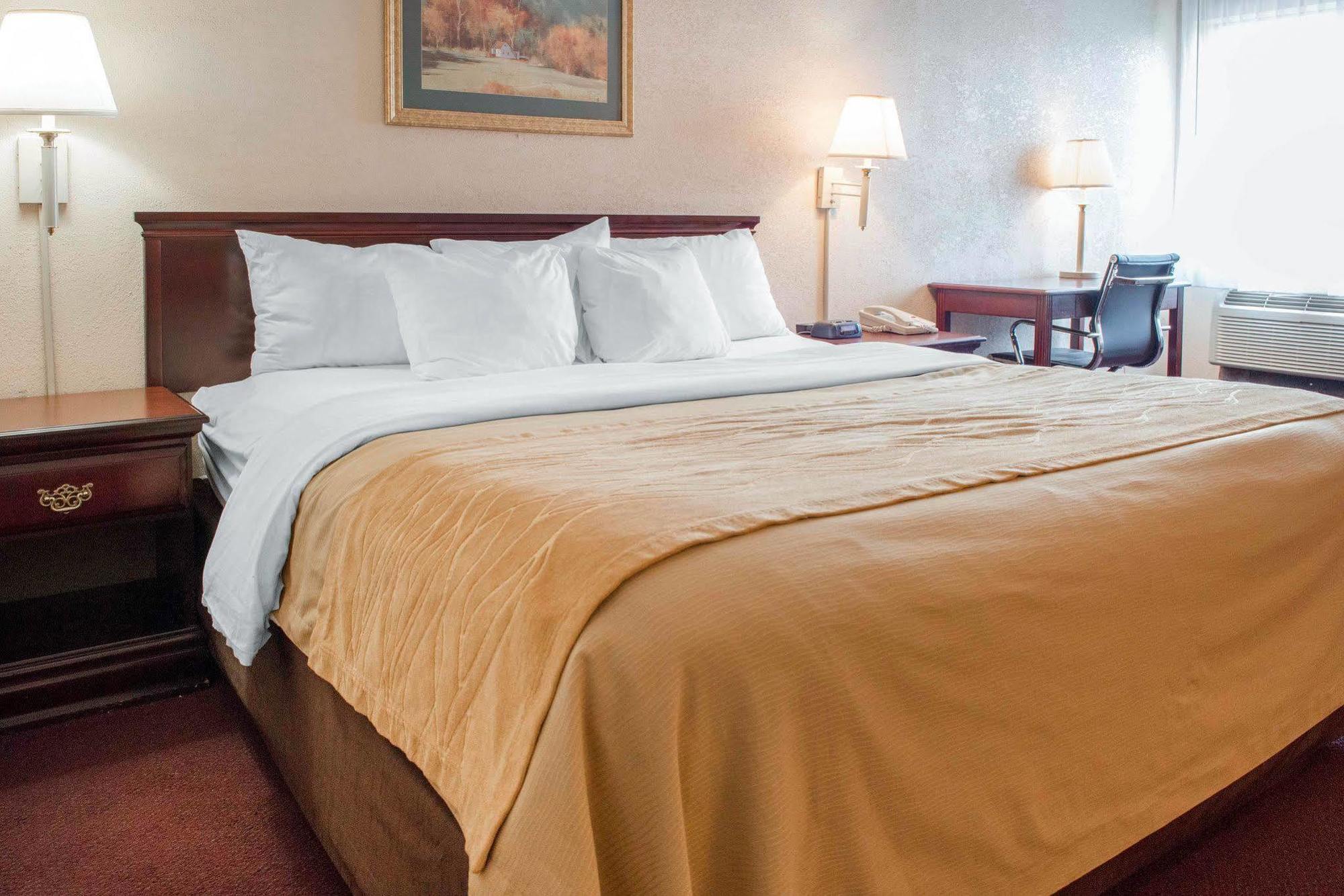 Quality Inn & Suites New Castle Bagian luar foto