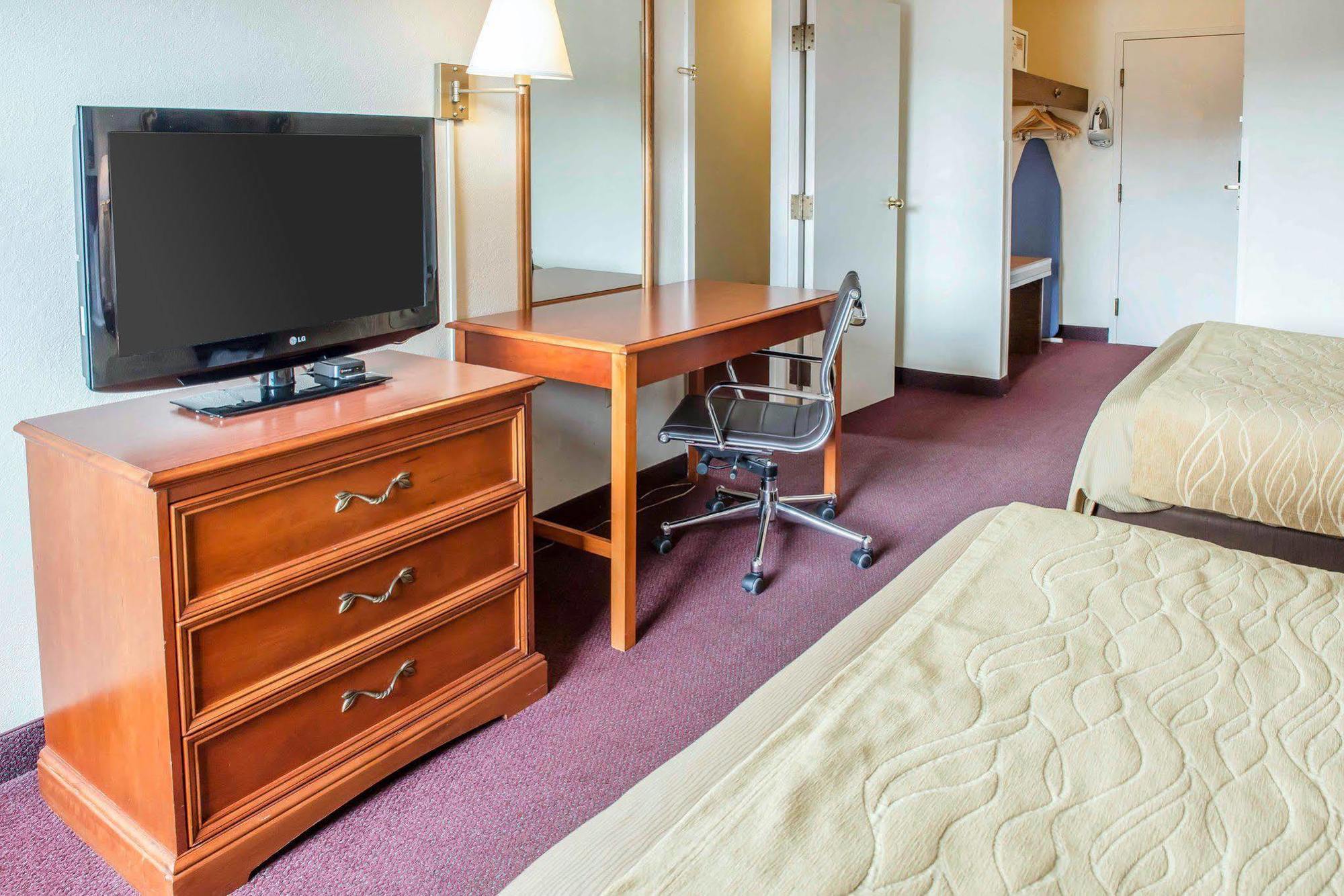 Quality Inn & Suites New Castle Bagian luar foto