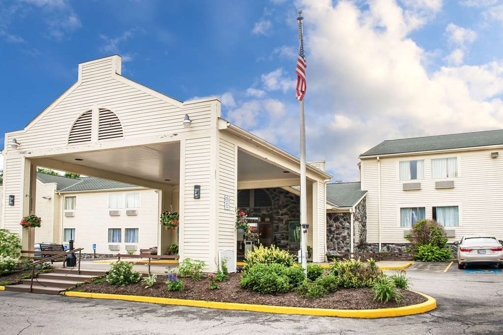 Quality Inn & Suites New Castle Bagian luar foto