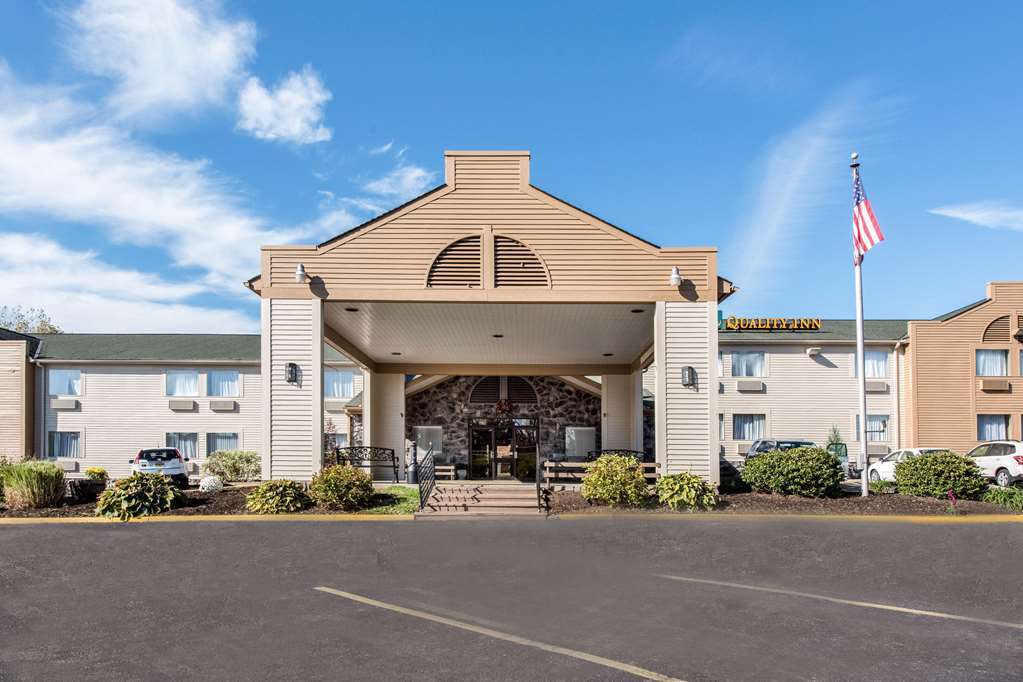Quality Inn & Suites New Castle Bagian luar foto