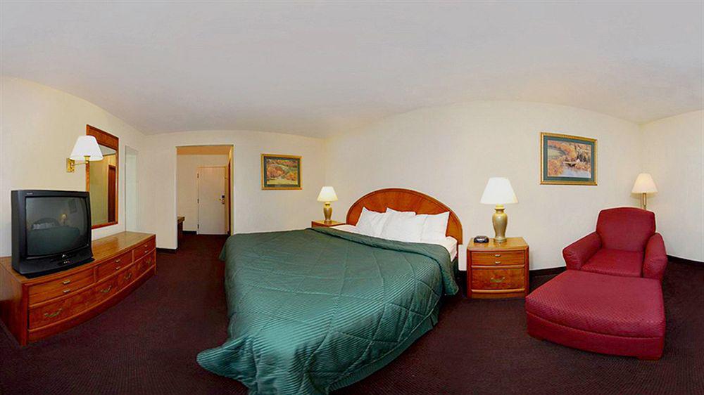 Quality Inn & Suites New Castle Bagian luar foto